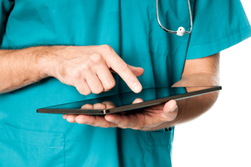 clinician using health IT innovations