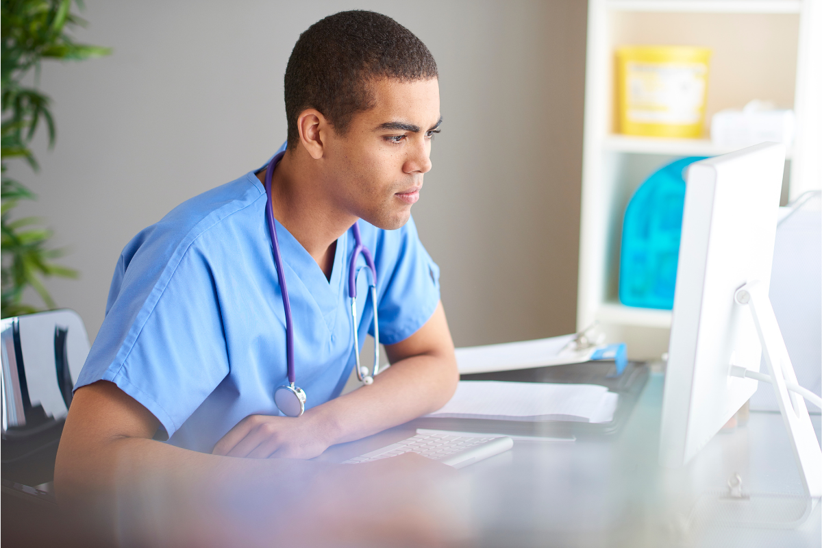 Nurse submits a good catch report on computer